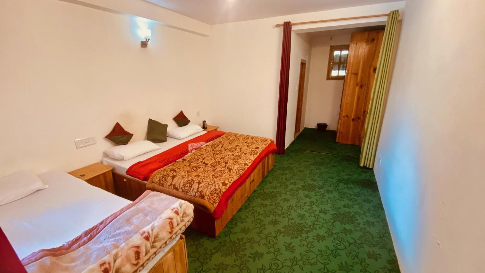 Madpackers Manali Hostel Buitenkant foto